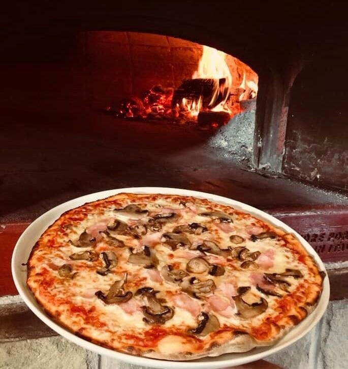 vintage tack barn pizza